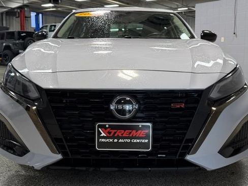 Used 2023 Nissan Altima 2.5 SR AWD/4WD image 2