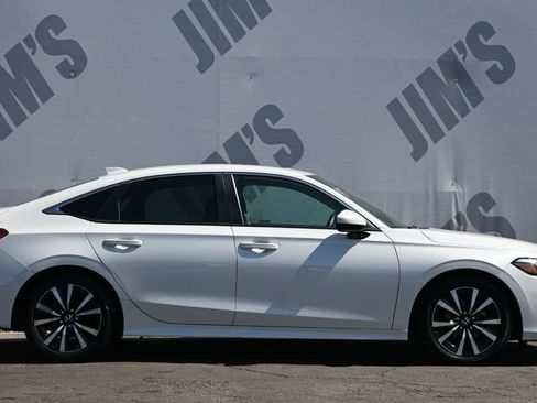 Used 2023 Honda Civic EX image 4