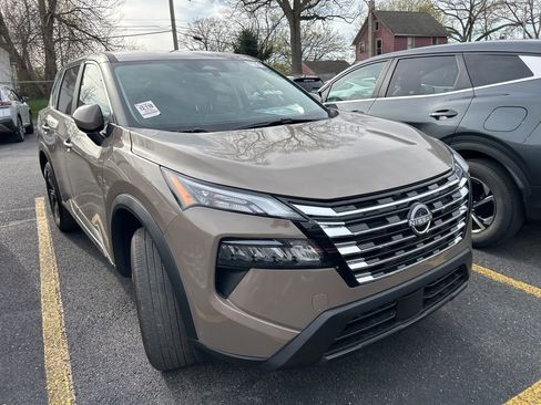 Used 2023 Nissan Rogue SL w/ SL Premium Package image 3