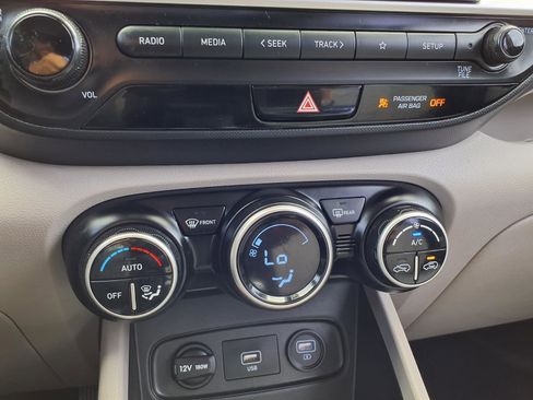 Used 2021 Hyundai Venue SEL w/ Cargo Package FWD image 7
