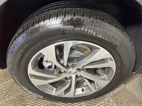 Used 2023 Buick Envision Essence image 17