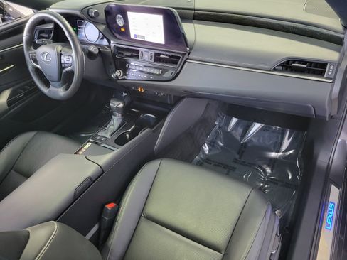 Certified 2023 Lexus ES 300h w/ Premium Package image 18