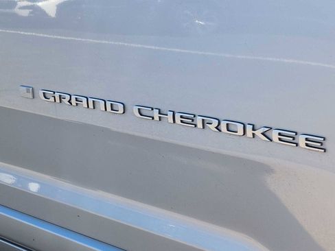 Used 2024 Jeep Grand Cherokee Overland w/ Luxury Tech Group IV image 12