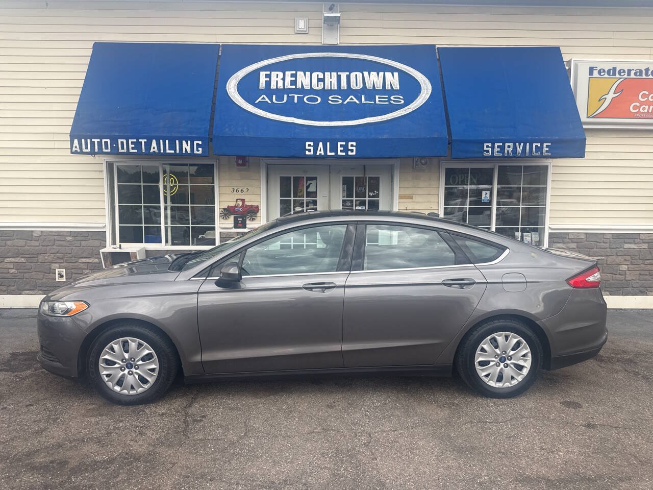 Used 2013 Ford Fusion S FWD image 1