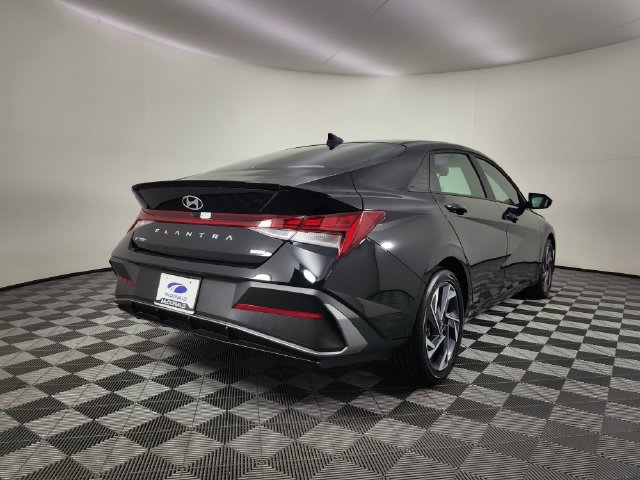 Certified 2025 Hyundai Elantra SEL FWD image 5