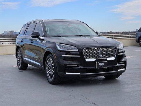 Used 2023 Lincoln Aviator 2WD w/ Premium Package image 3