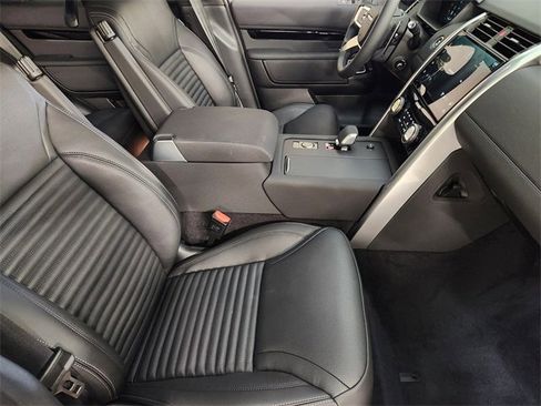 New 2026 Land Rover Discovery S image 3