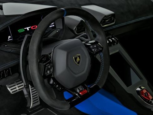Used 2022 Lamborghini Huracan STO RWD image 22