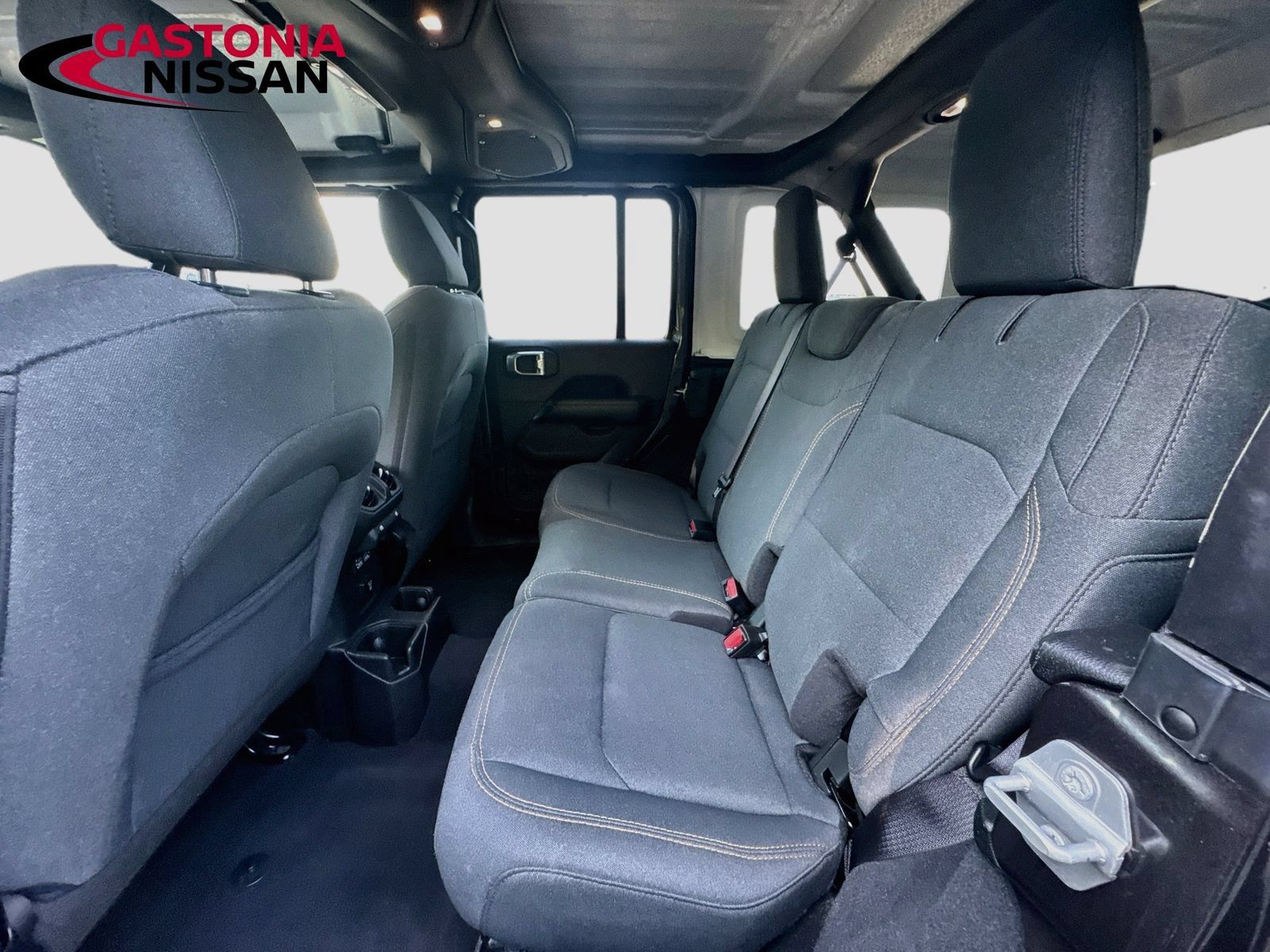 Used 2025 Jeep Wrangler Unlimited Sahara AWD/4WD image 31