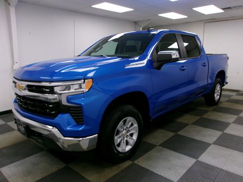Used 2025 Chevrolet Silverado 1500 LT AWD/4WD image 1