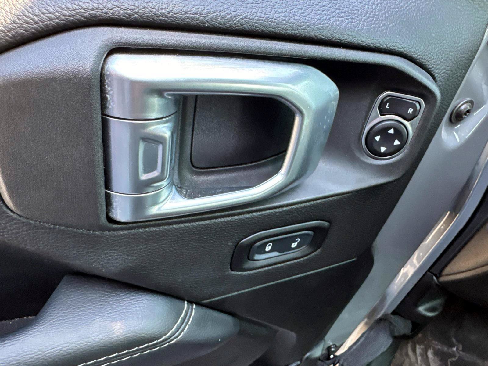 Used 2023 Jeep Wrangler Unlimited Sahara w/ Cold Weather Group AWD/4WD image 12