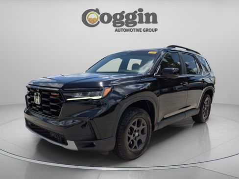 Certified 2025 Honda Pilot TrailSport image 2
