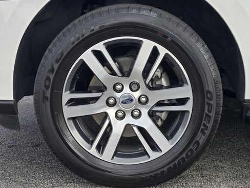 Certified 2022 Ford Expedition XLT image 10