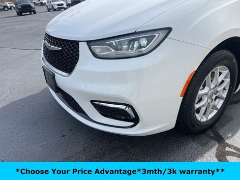 Certified 2023 Chrysler Pacifica Touring-L image 8