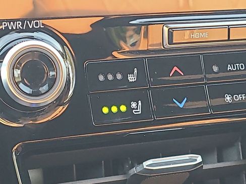 Used 2021 Toyota Highlander Platinum image 32