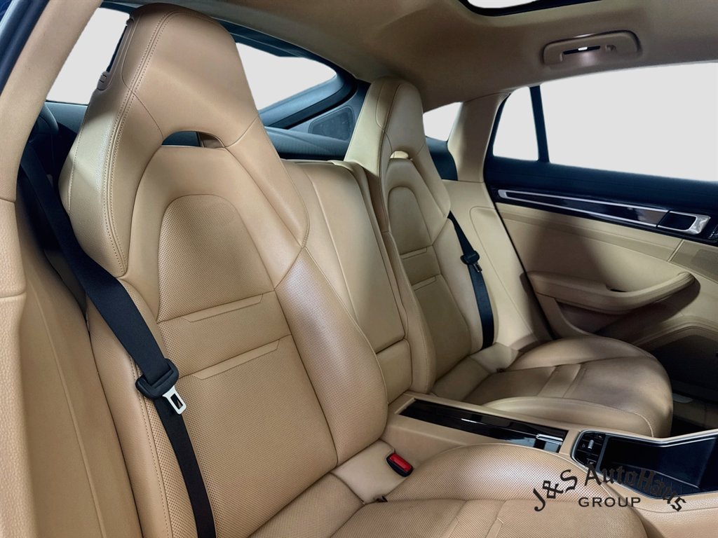 Used 2018 Porsche Panamera 4 AWD/4WD image 35