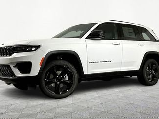 New 2025 Jeep Grand Cherokee Altitude video 1