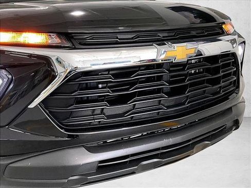 Used 2025 Chevrolet TrailBlazer LS FWD image 30