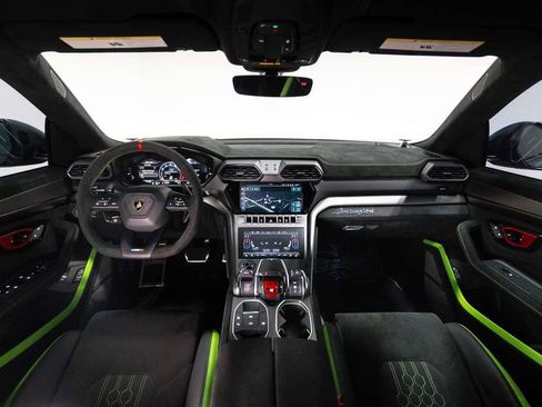 Used 2024 Lamborghini Urus Performante image 2