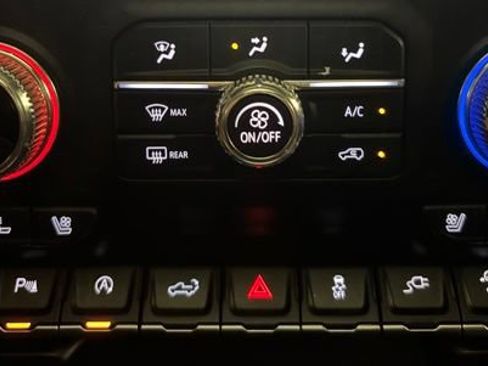 Used 2019 GMC Sierra 1500 Denali w/ Denali Ultimate Package AWD/4WD image 29
