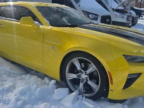 Used 2017 Chevrolet Camaro SS image 2