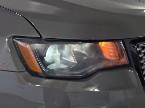 Used 2022 Jeep Grand Cherokee Laredo X RWD image 5