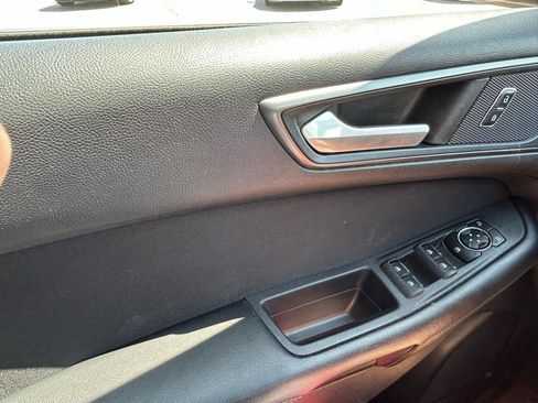 Used 2018 Ford Edge SE FWD image 26