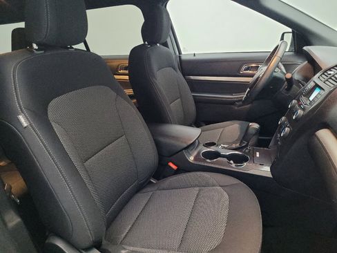 Used 2018 Ford Explorer XLT image 21