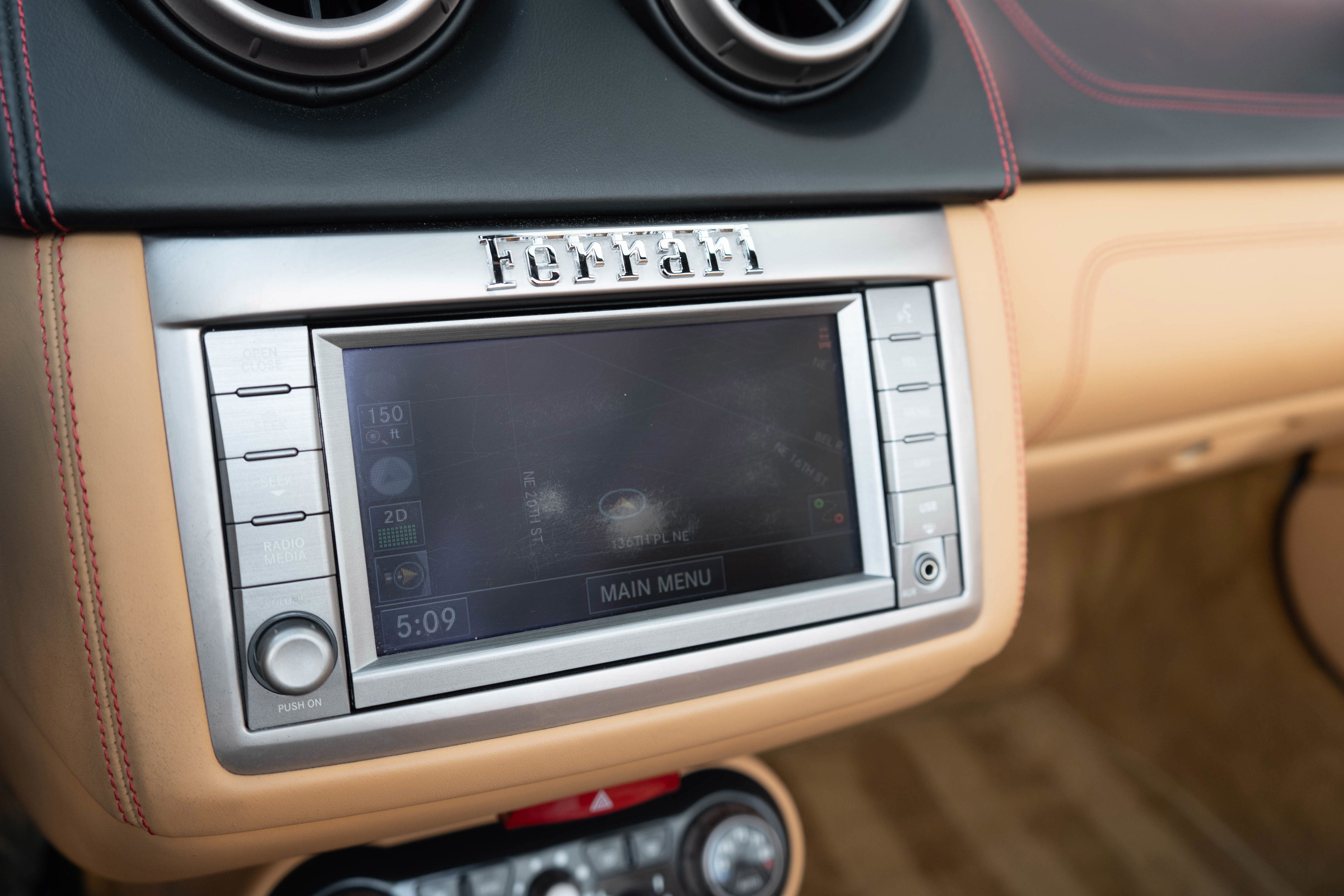 Used 2010 Ferrari California RWD image 21