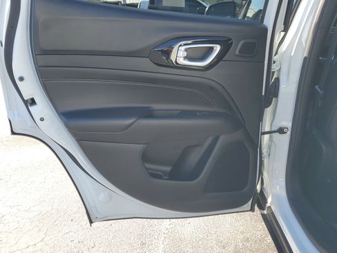 Used 2022 Jeep Compass Altitude w/ Sun and Sound Group image 11