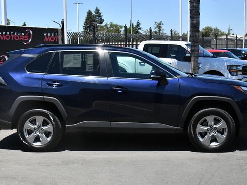 Used 2024 Toyota RAV4 XLE FWD image 9