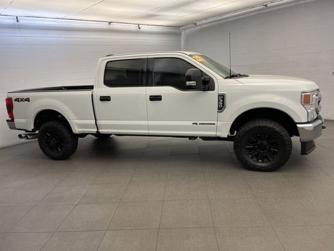 Used 2022 Ford F350 XLT image 3