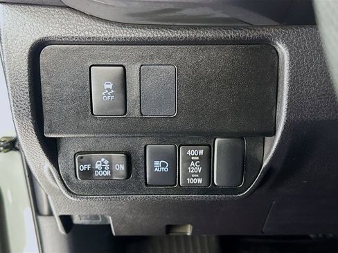 Used 2022 Toyota Tacoma TRD Off-Road w/ TRD Premium Off Road Package image 10