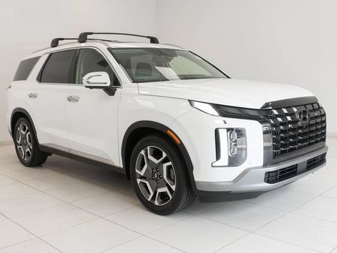 Used 2023 Hyundai Palisade Limited FWD image 8