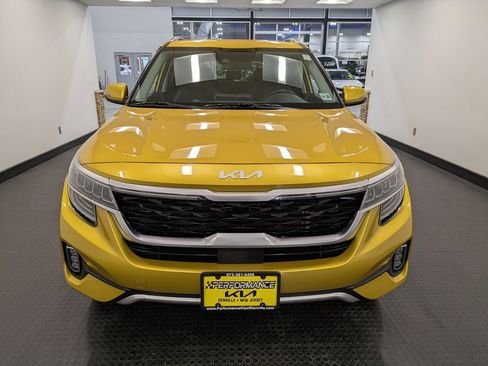 Certified 2022 Kia Seltos SX w/ Sunroof Package image 2