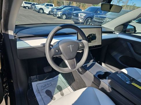 Used 2024 Tesla Model Y Long Range image 21