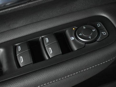 Used 2023 GMC Terrain SLE w/ Driver Convenience Package FWD image 13