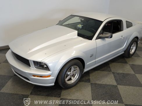 Used 2006 Ford Mustang GT RWD image 20