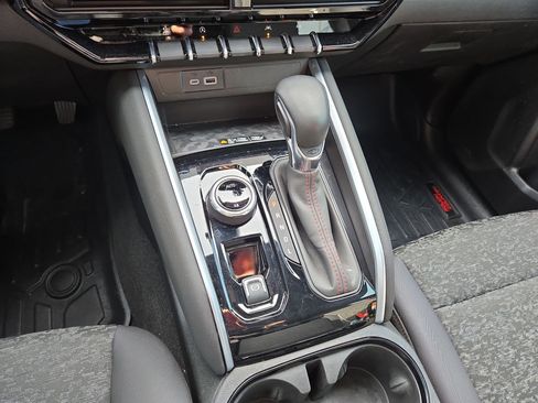 Used 2024 Chevrolet Colorado Z71 w/ Z71 Convenience Package 2 image 22