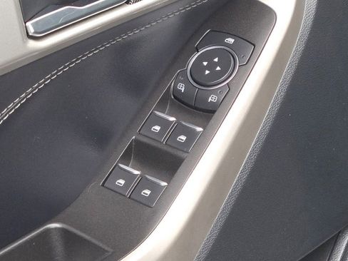 Used 2022 Ford Explorer XLT w/ Equipment Group 202A image 21