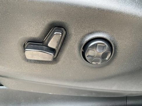 Certified 2024 Chrysler Pacifica Touring-L FWD image 19