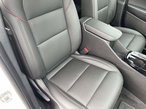 Used 2025 Chevrolet Trax RS w/ Driver Confidence Package FWD image 18