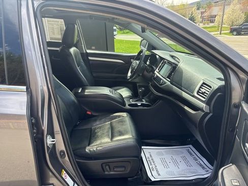 Used 2018 Toyota Highlander XLE AWD/4WD image 21