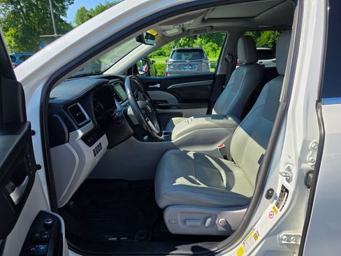 Used 2017 Toyota Highlander Limited AWD/4WD image 17