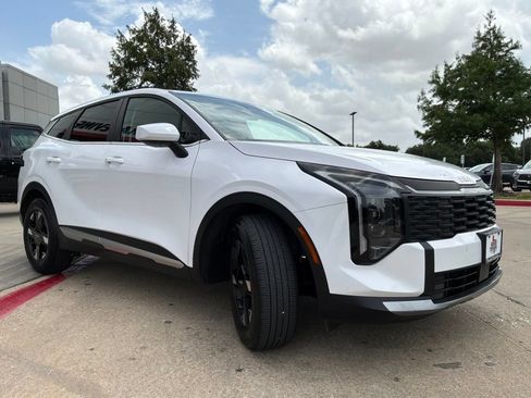 Used 2026 Kia Sportage LX FWD image 4