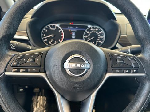 Used 2024 Nissan Altima 2.5 SV FWD image 22