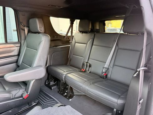 Used 2021 Chevrolet Suburban LT w/ LT Signature Package RWD image 28