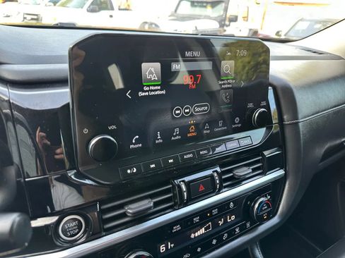 Used 2023 Nissan Pathfinder SL FWD image 27