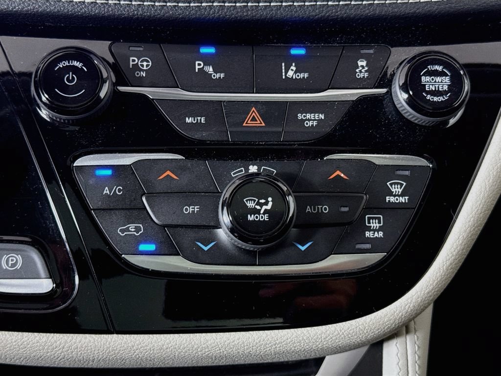 Used 2022 Chrysler Pacifica Limited FWD image 16