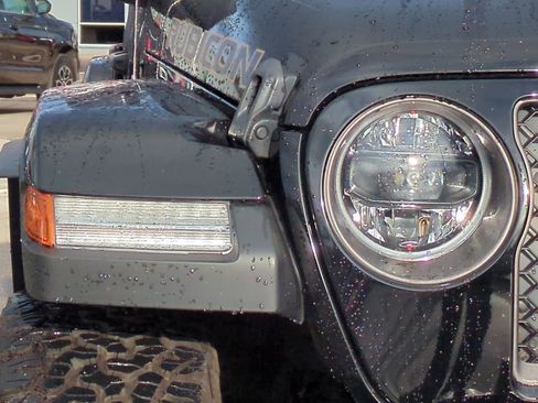 Used 2023 Jeep Wrangler Rubicon 392 w/ Xtreme Recon 35" Tire Package image 10